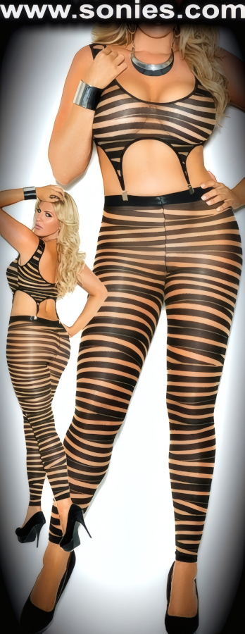 Plus-size Aboagye striped cropped top with garter clips and leggings set