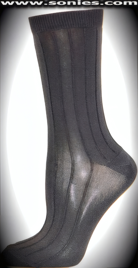 Women's dress socks with vertical strand design
