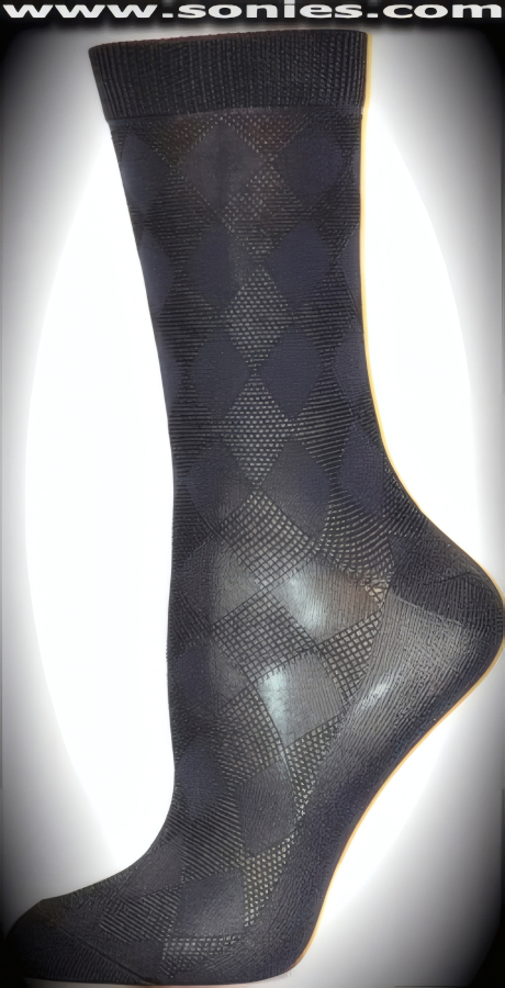 Women's dress socks with stucco diamond strand design