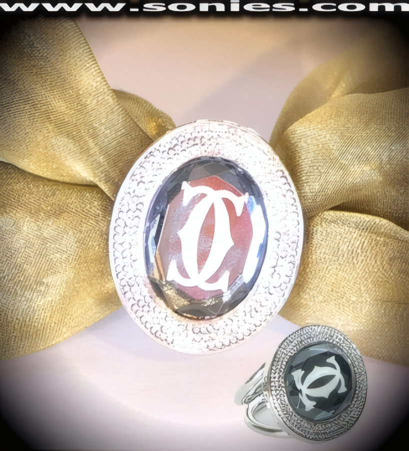 Chryseïs oval shaped scarf holder ring with oval glass
