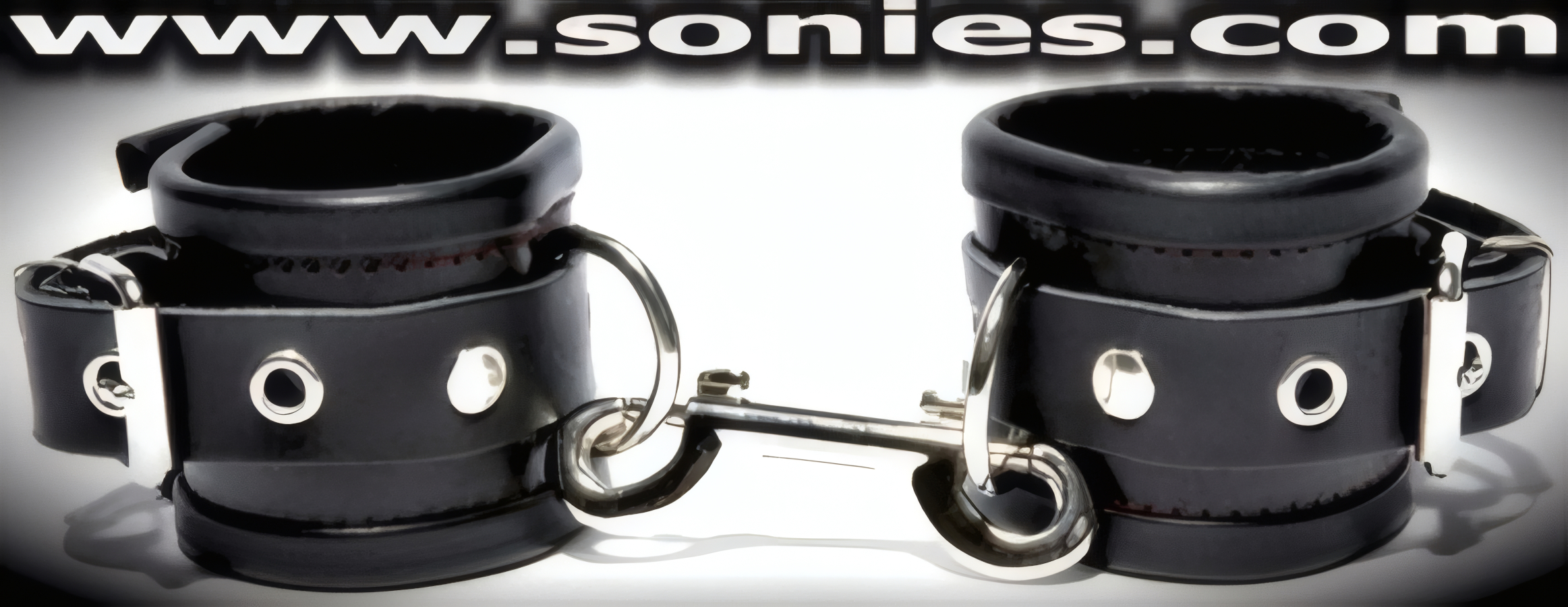 Gongga Leather Wrist Restraints with D-Rings & Clip