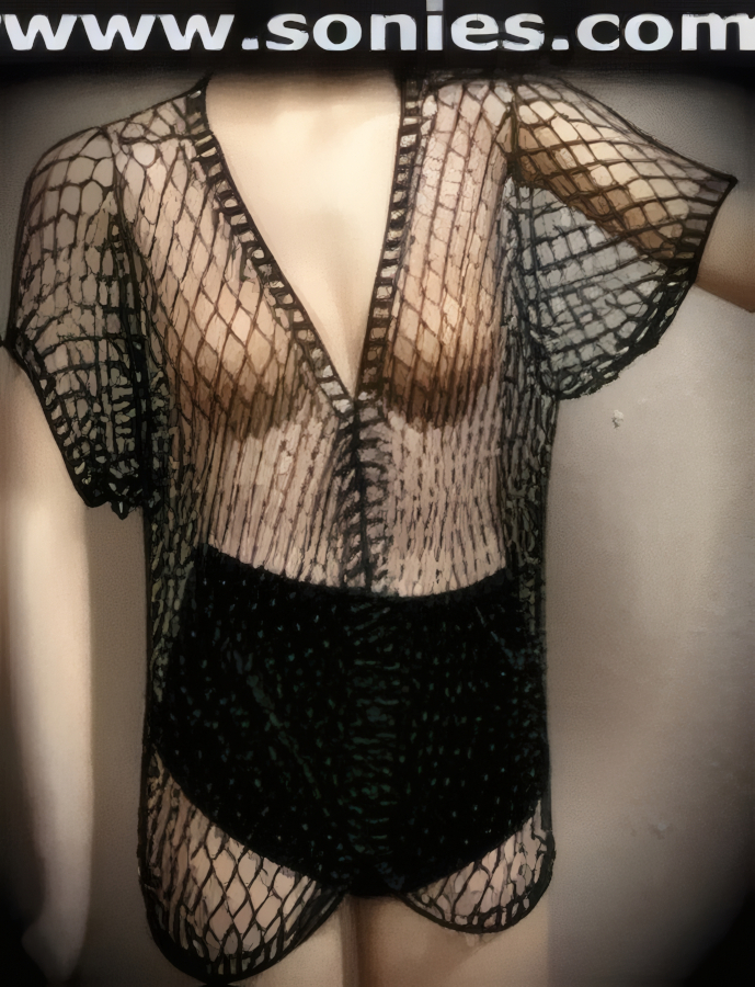Remus hand crochet top with beading and short sleeves