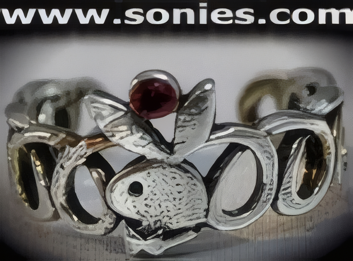 Sterling silver Playboy Bunny toe ring with crystal accent